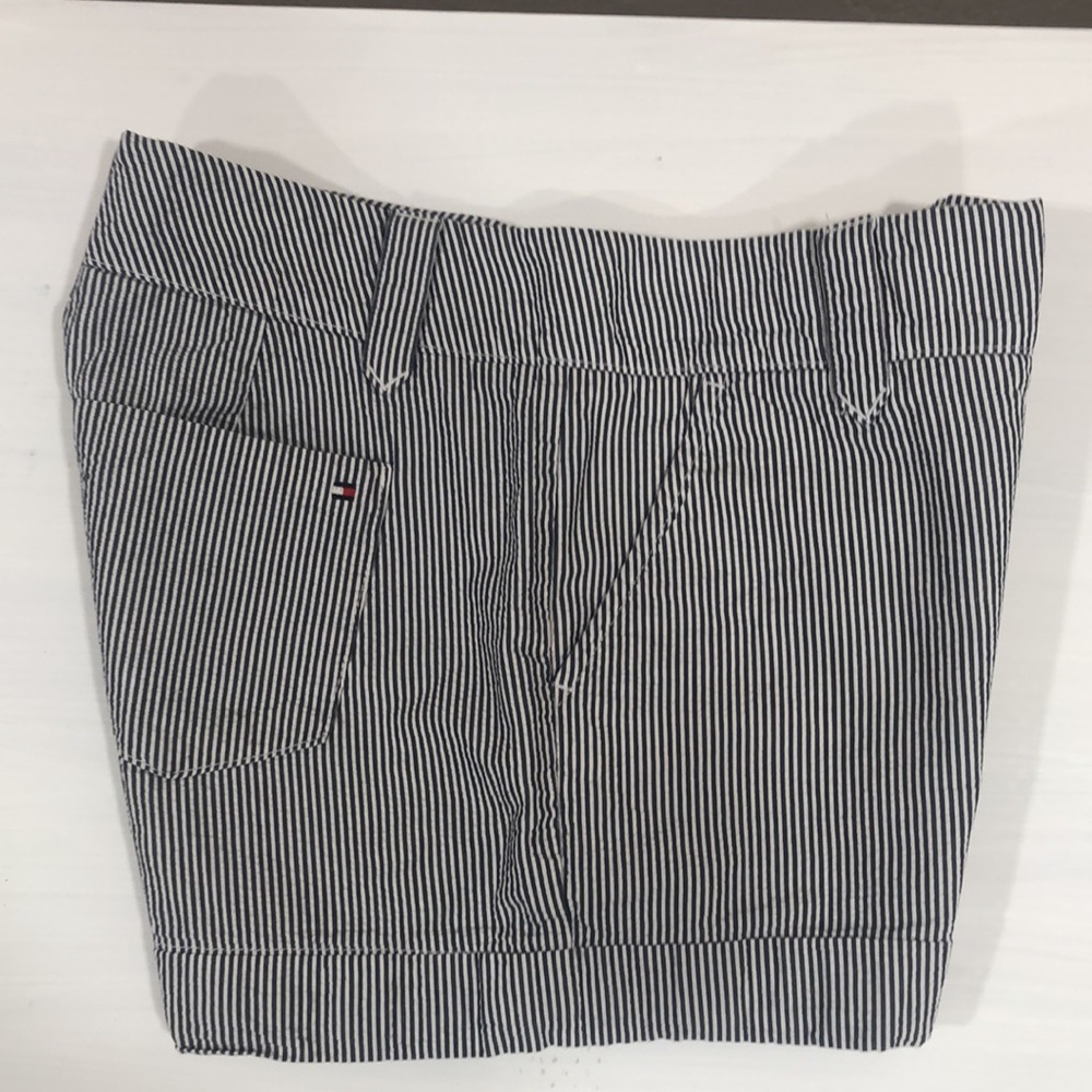 Tommy Hilfiger woman’s pinstripe shorts size 4. Preppy for summer.